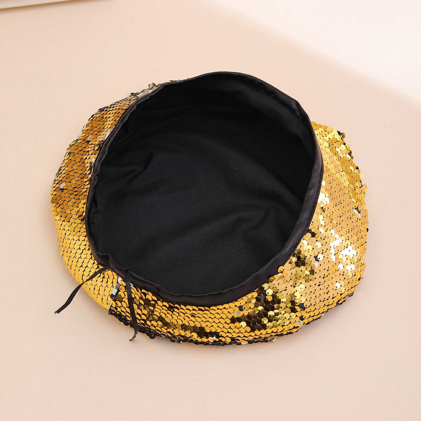 European And American Trendy Fashion Small Sequin Beret For Outdoor Outings, Suitable For All Occasions, Versatile For Painting And Photography.