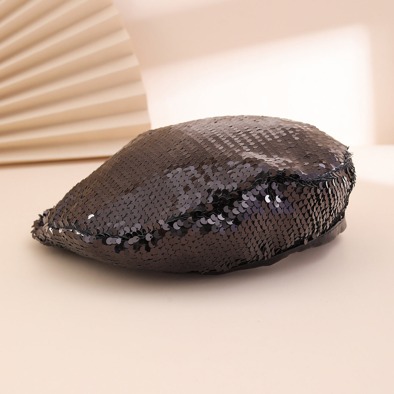 European And American Trendy Fashion Small Sequin Beret For Outdoor Outings, Suitable For All Occasions, Versatile For Painting And Photography.